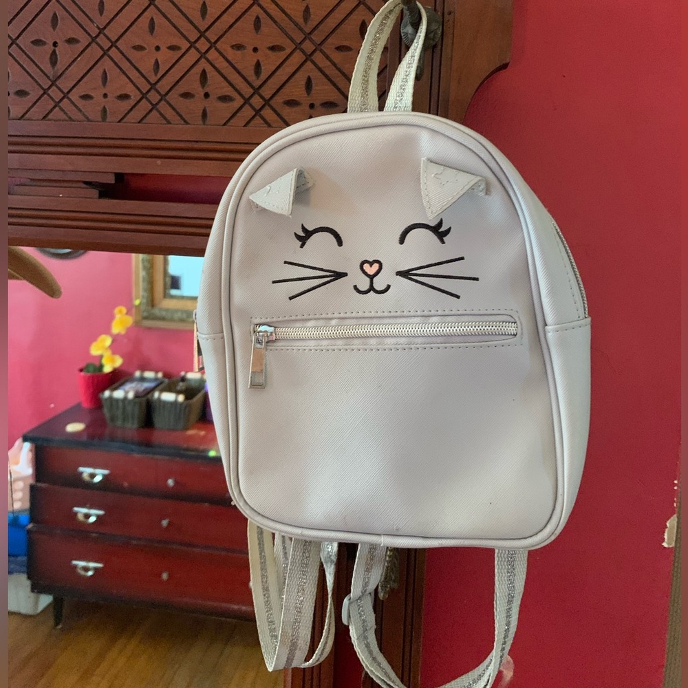 Ardene’s grey Cat Mini backpack